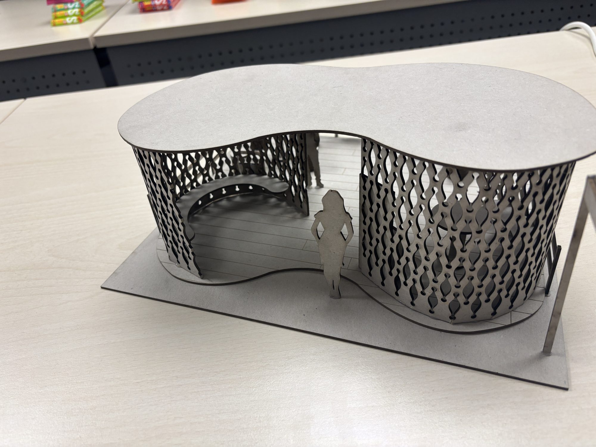 3D model of the rounded bus stop, designed without blind corners.